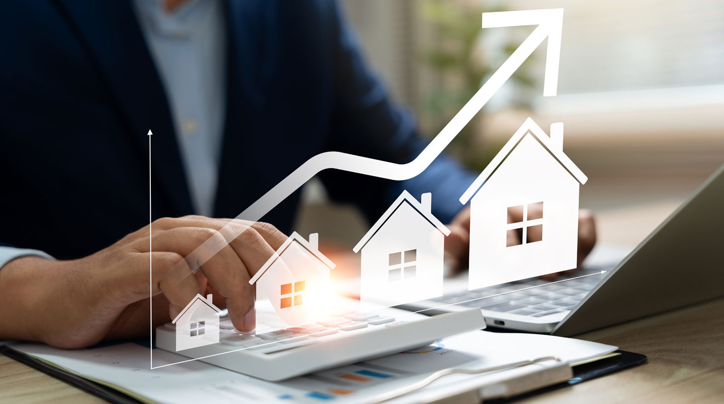 Façades d'immeubles en pierre de taille typiques du centre de Bordeaux sous une lumière naturelle